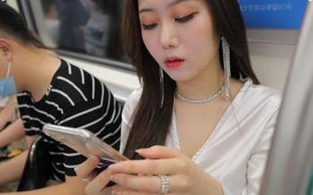 魔镜街拍 – 在线感觉！艾小青在漫展的写真，创下轰动新纪录！