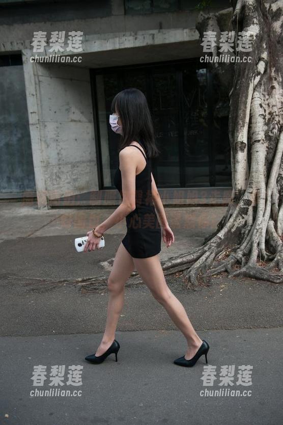 魔镜街拍：制服包臀裙小姐姐3走廊，拿好图包，小心美图诱惑你！